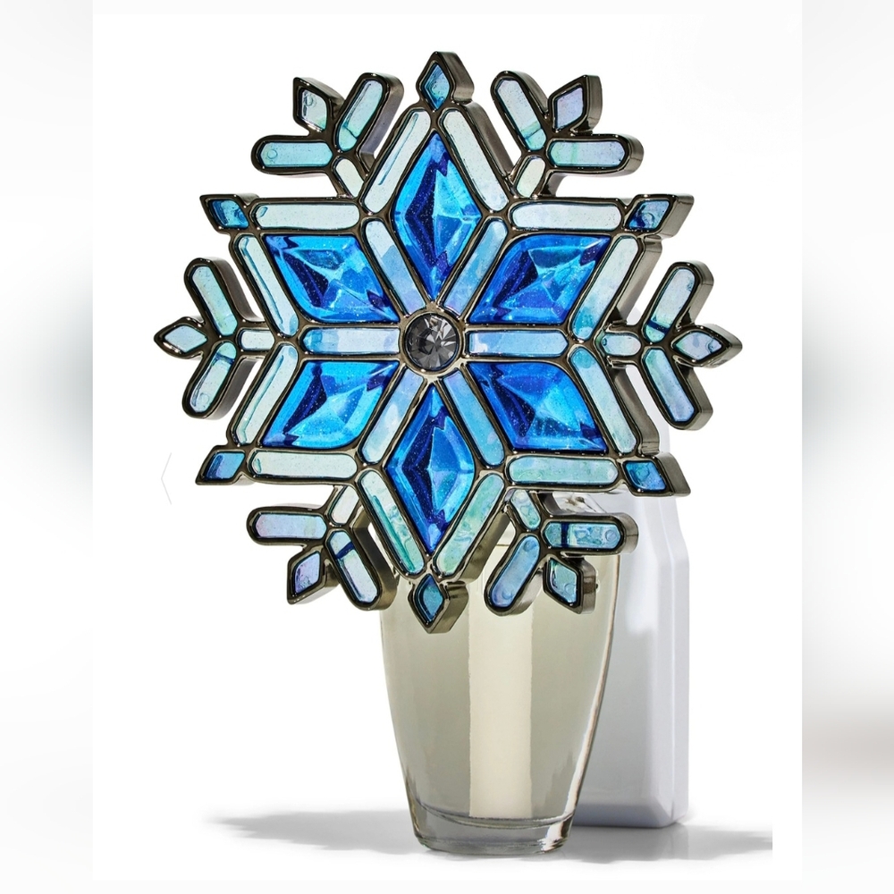 Bath and Body Works • Stained Glass Snowflake Nightlight
